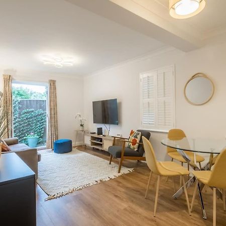 Lovely 1 Bed Apartment With Free Parking & Garden CBG Екстериор снимка