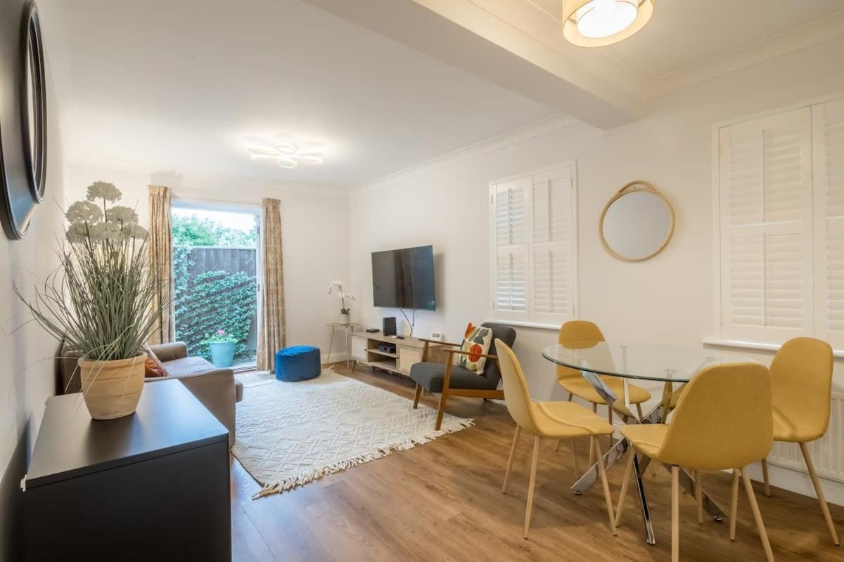Lovely 1 Bed Apartment With Free Parking & Garden CBG Екстериор снимка